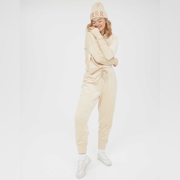 NWOT Aerie Offline Women’s Velvet Velour Joggers in Beige Size XS - Picture 1 of 14